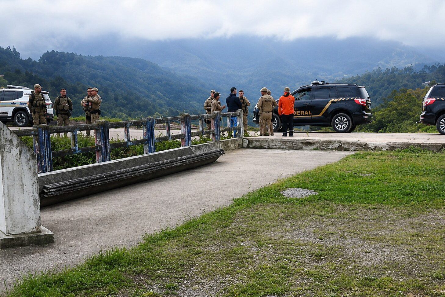 Forças de segurança acompanham movimentação na Barragem Norte, em José Boiteux