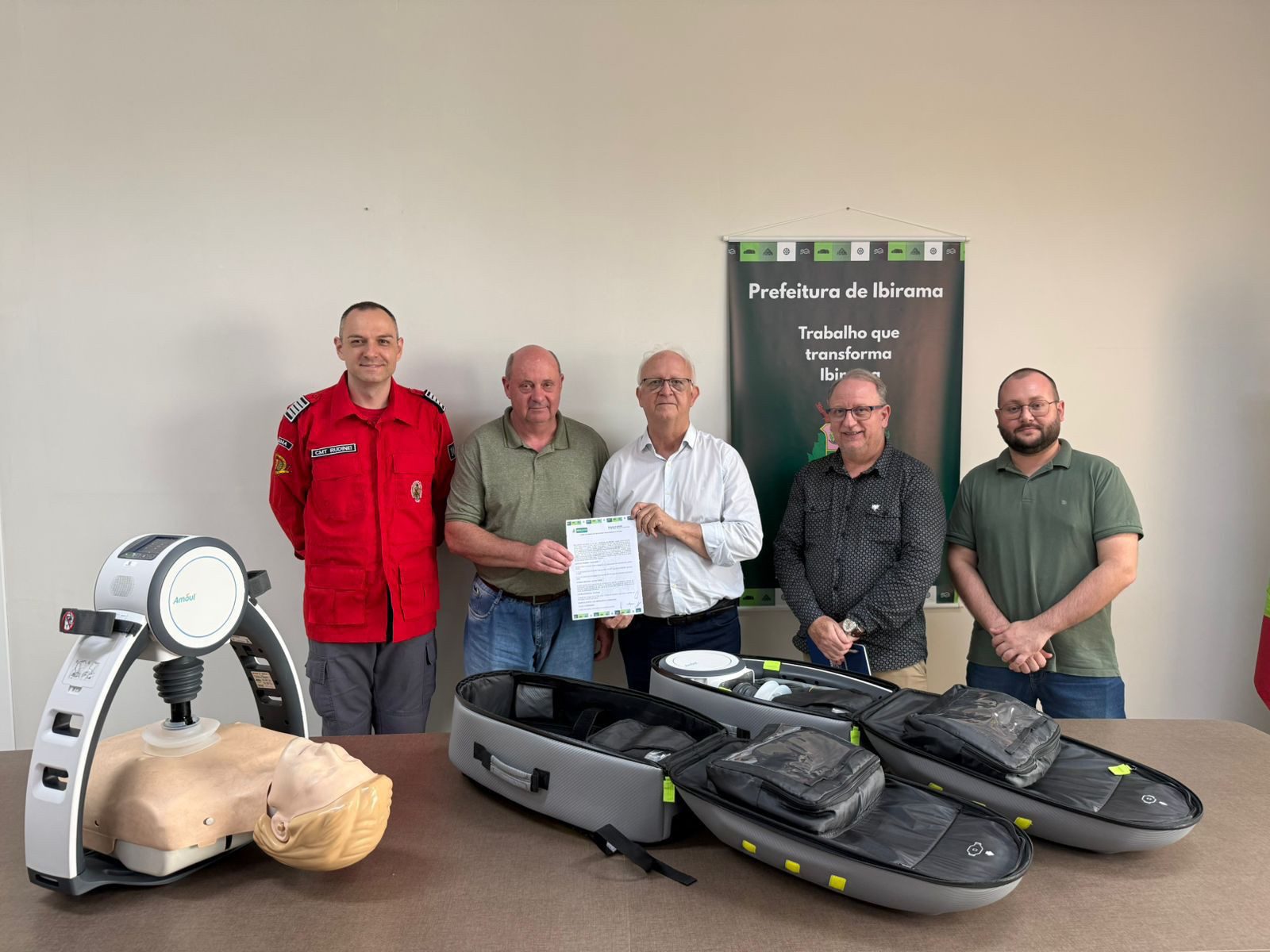 Prefeitura de Ibirama cede equipamentos de compressão torácica aos Bombeiros Voluntários