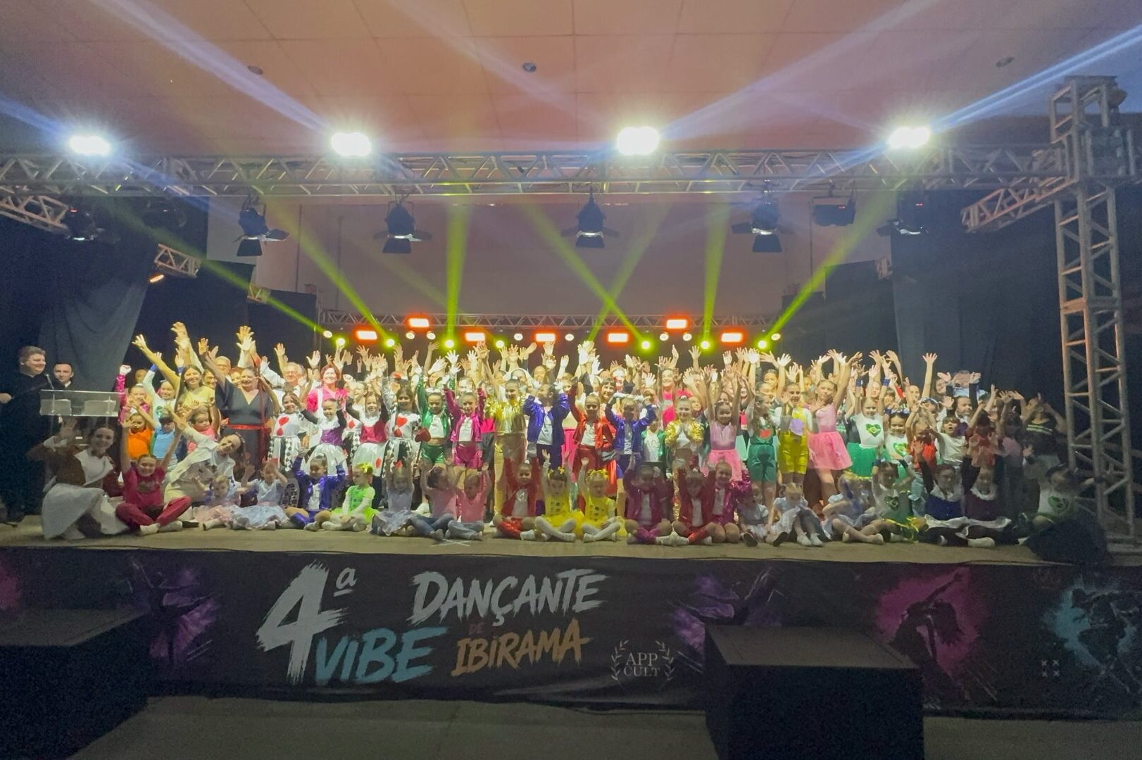 4ª edição do Vibe Dançante reúne 246 bailarinos em Ibirama