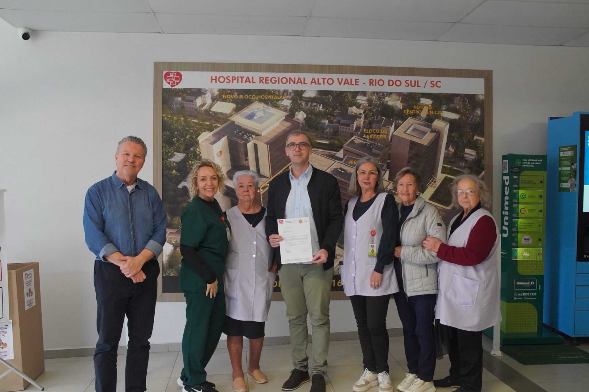 Grupo de Voluntárias entrega mais de R$ 16 mil arrecadados em pedágio solidário ao Hospital Regional Alto Vale