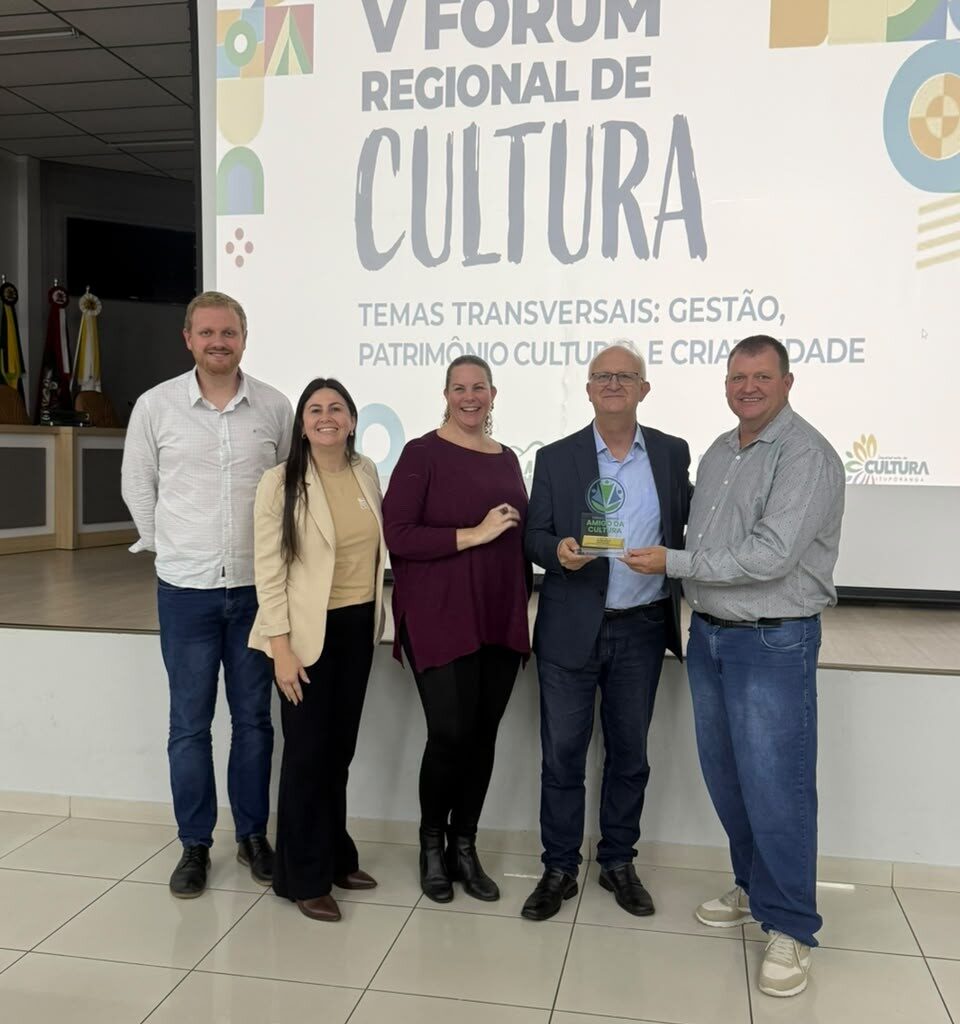 Prefeito Duílio Gehrke recebe Prêmio Prefeito Amigo da Cultura