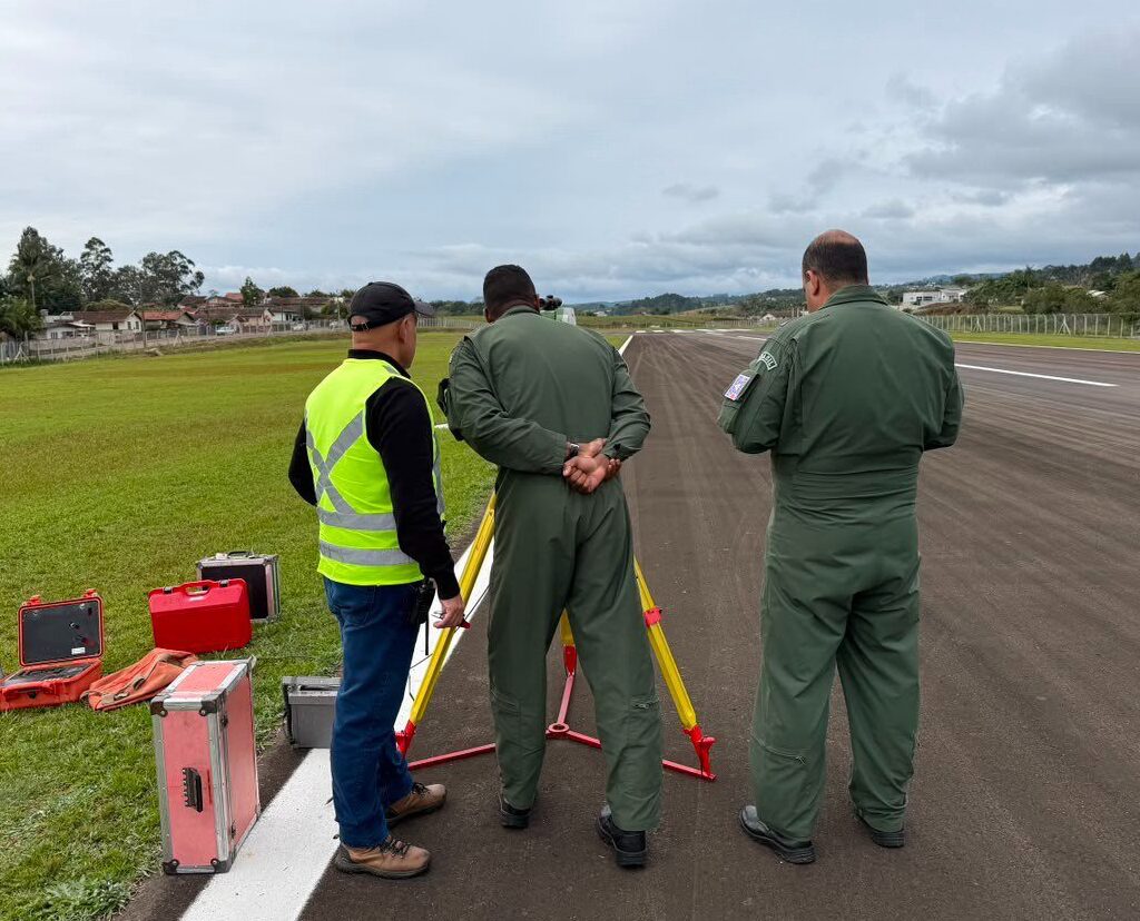 Aeroporto Helmuth Baumgarten recebe voo de homologação do sistema APAPI na cabeceira 25