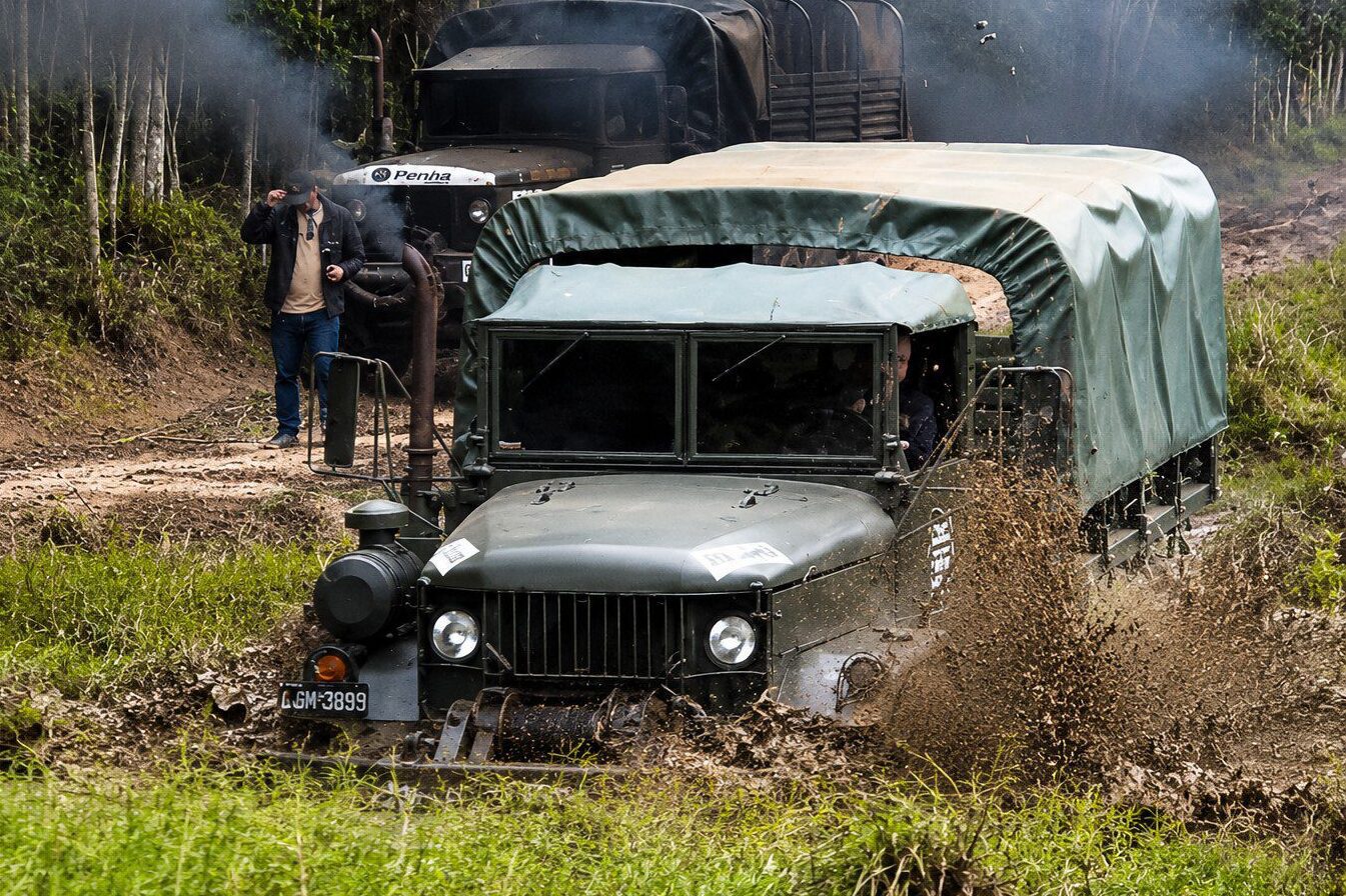 Adventure Truck Brasil reúne caminhões históricos e trilhas off-road em Ibirama