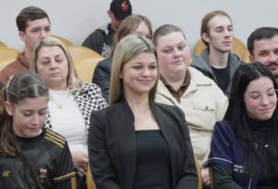 Professora Bárbara Heloisa Marques é homenageada por trajetória dedicada à educação e à dança em Ibirama