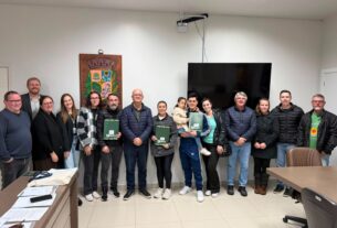 Prefeitura de Ibirama entrega novas matrículas de imóveis regularizados pelo REURB