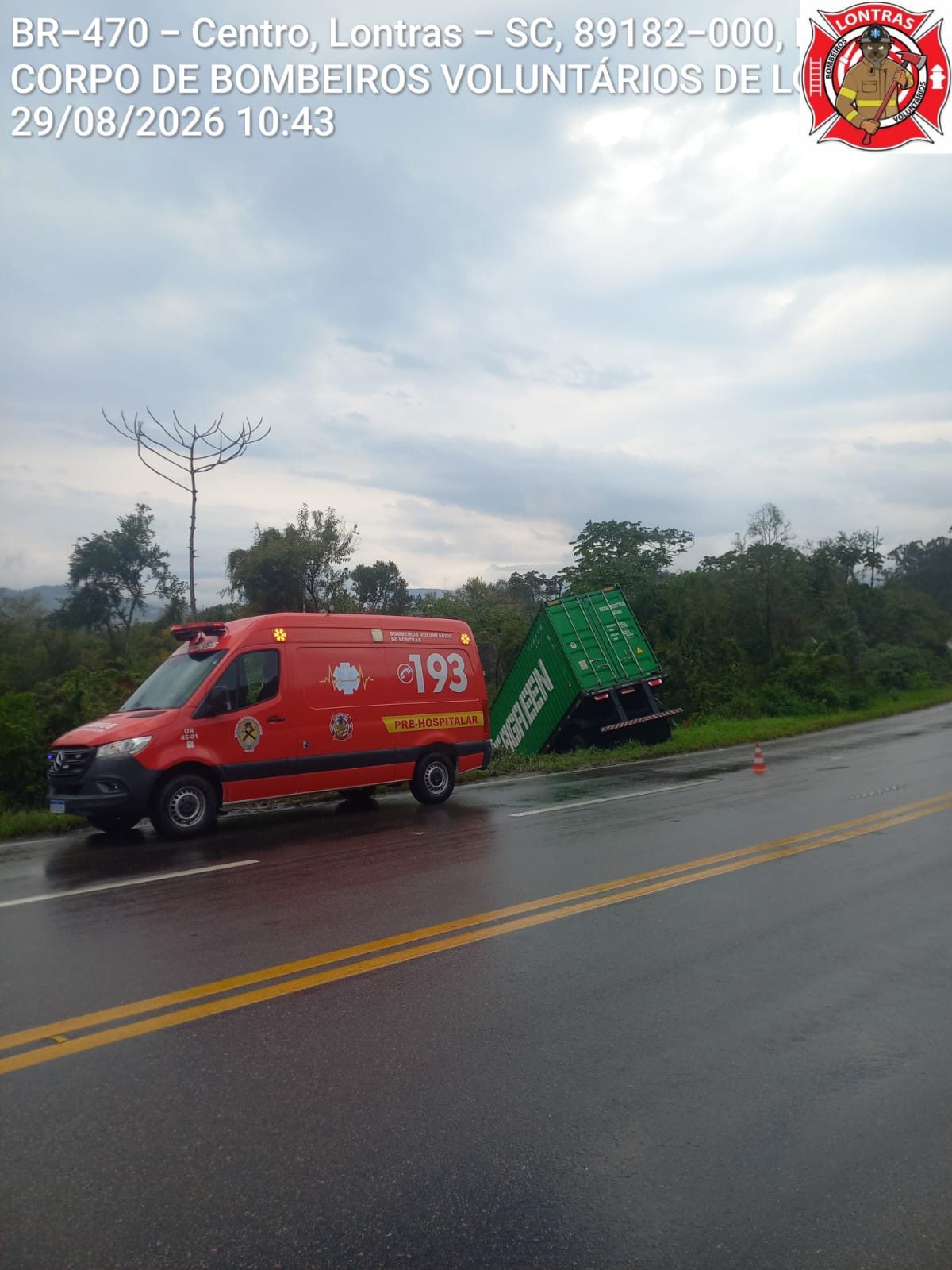 Saída de pista é registrada na BR-470, em Lontras
