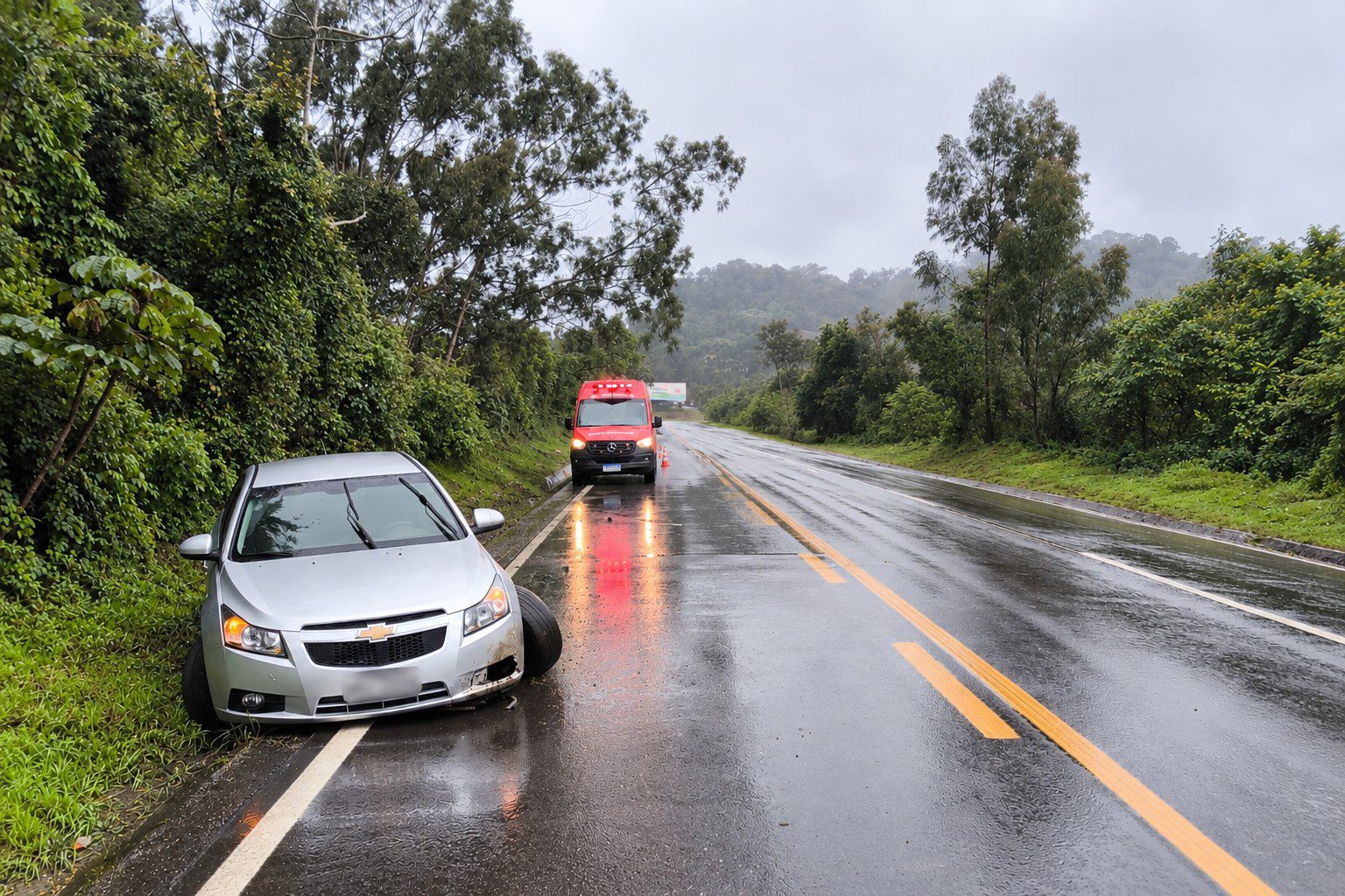 Motorista de 53 anos sai da pista após acidente na BR-470, em Lontras