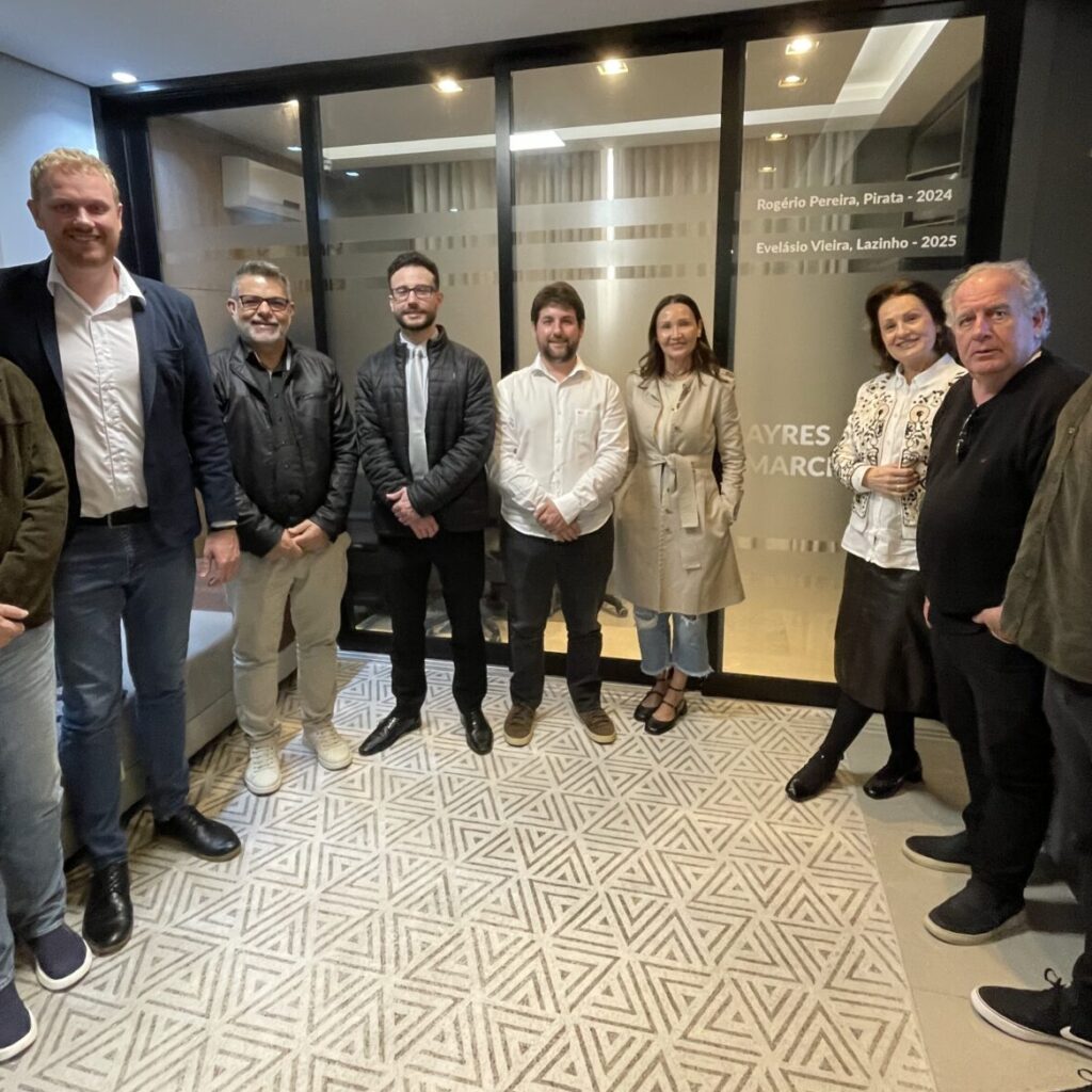 Família Marchetti conhece a Sala do Radiodifusor da ACAERT que homenageia o empresário