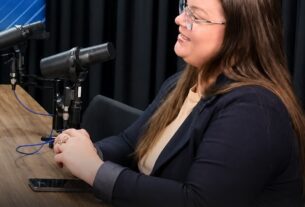 Caroline Schatz apresenta cursos gratuitos de música oferecidos pelo Departamento de Cultura de Ibirama