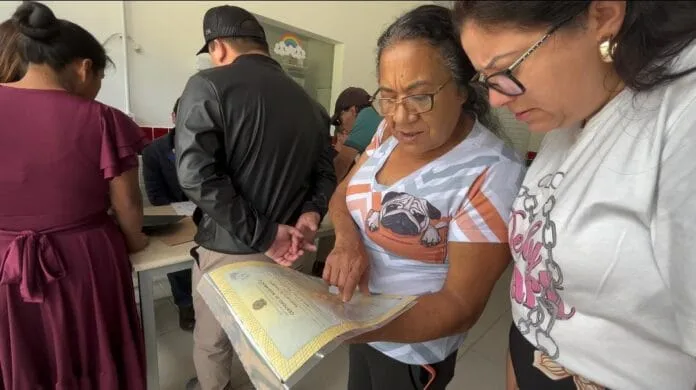 Indígenas Laklãnõ-Xokleng recebem 263 certidões de nascimento em José Boiteux
