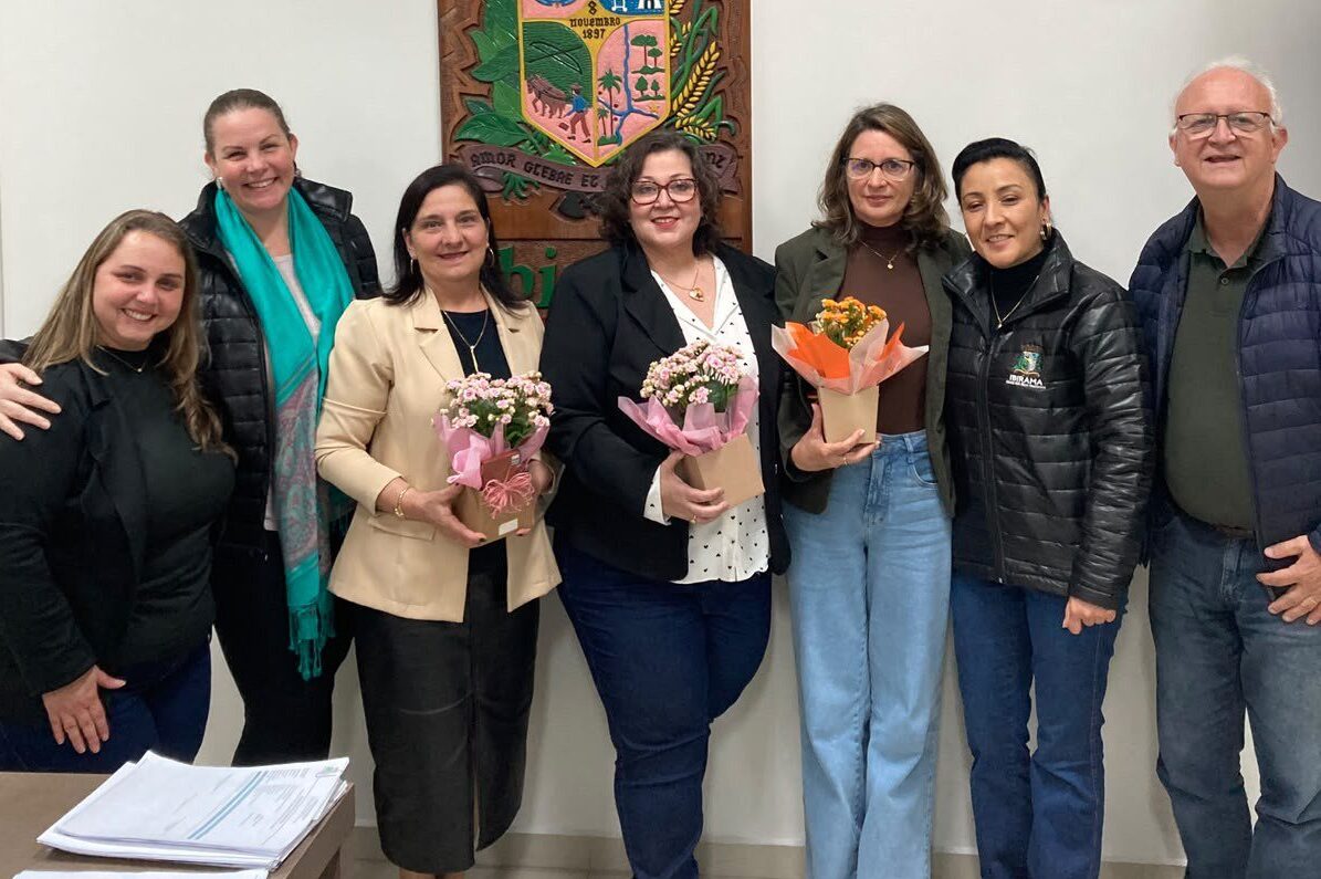 Professoras aposentadas são homenageadas por trajetória na Educação de Ibirama