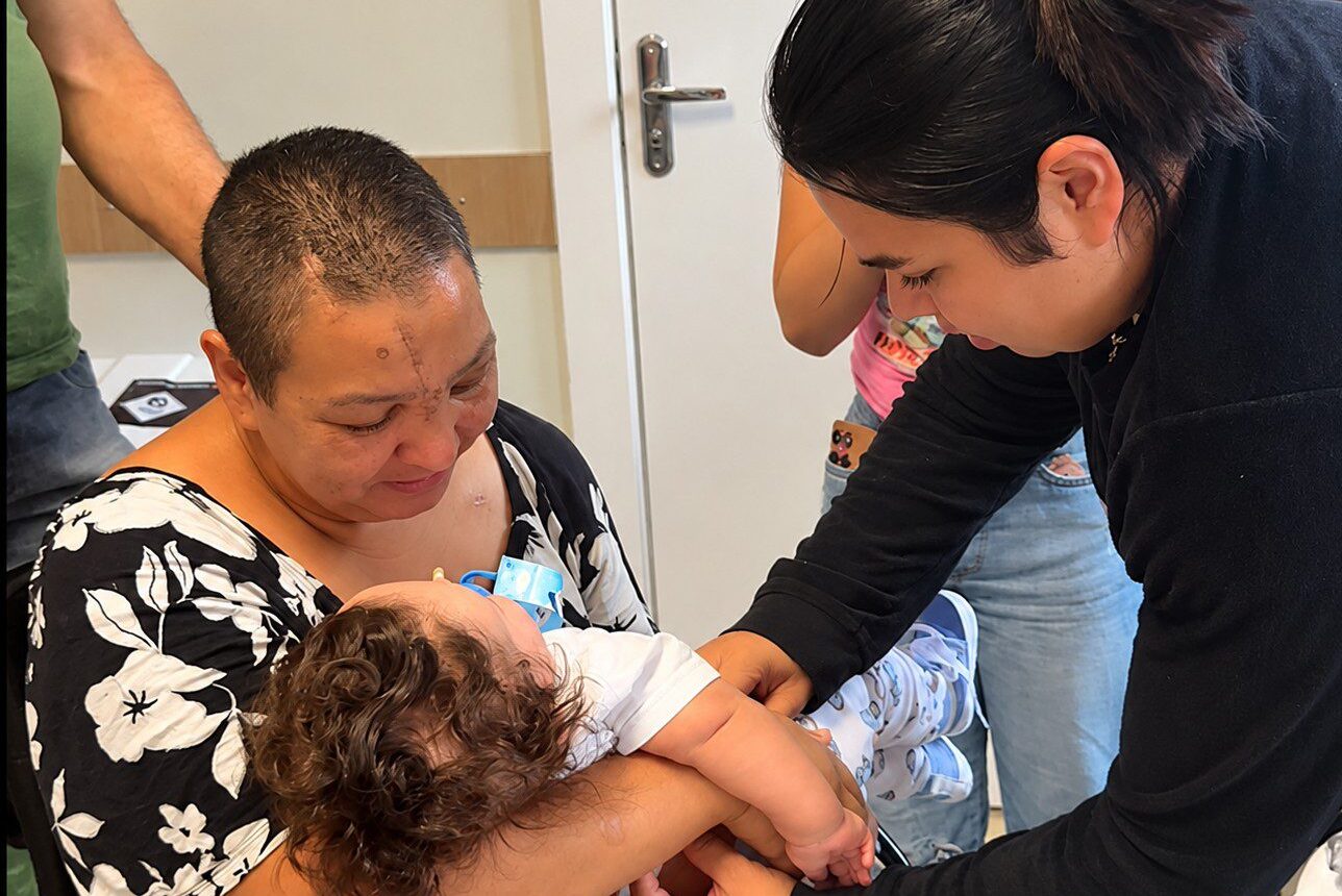 Após 18 dias, mãe e filho se reencontram no Hospital Regional Alto Vale
