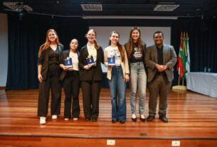 Aluna de Presidente Getúlio conquista 1º lugar na Final Estadual do Projeto Oratória nas Escolas