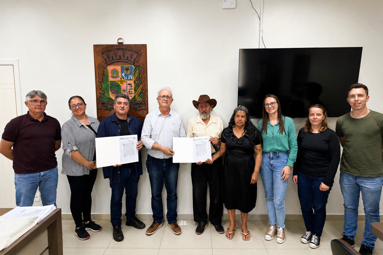 Prefeitura de Ibirama entrega novas matrículas de imóveis regularizados pelo REURB