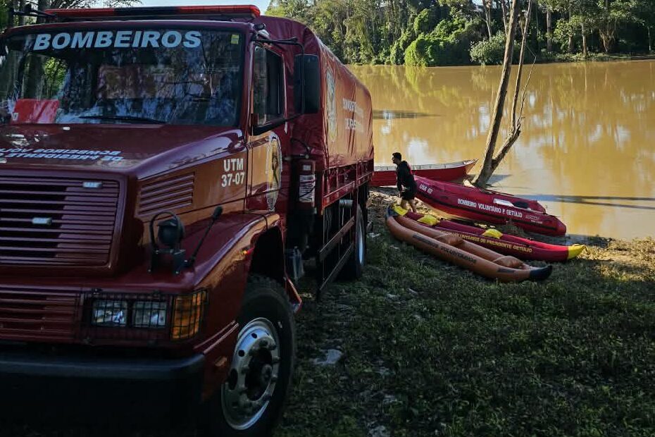 Bombeiros Voluntários de Presidente Getúlio aprimoram técnicas de salvamento aquático