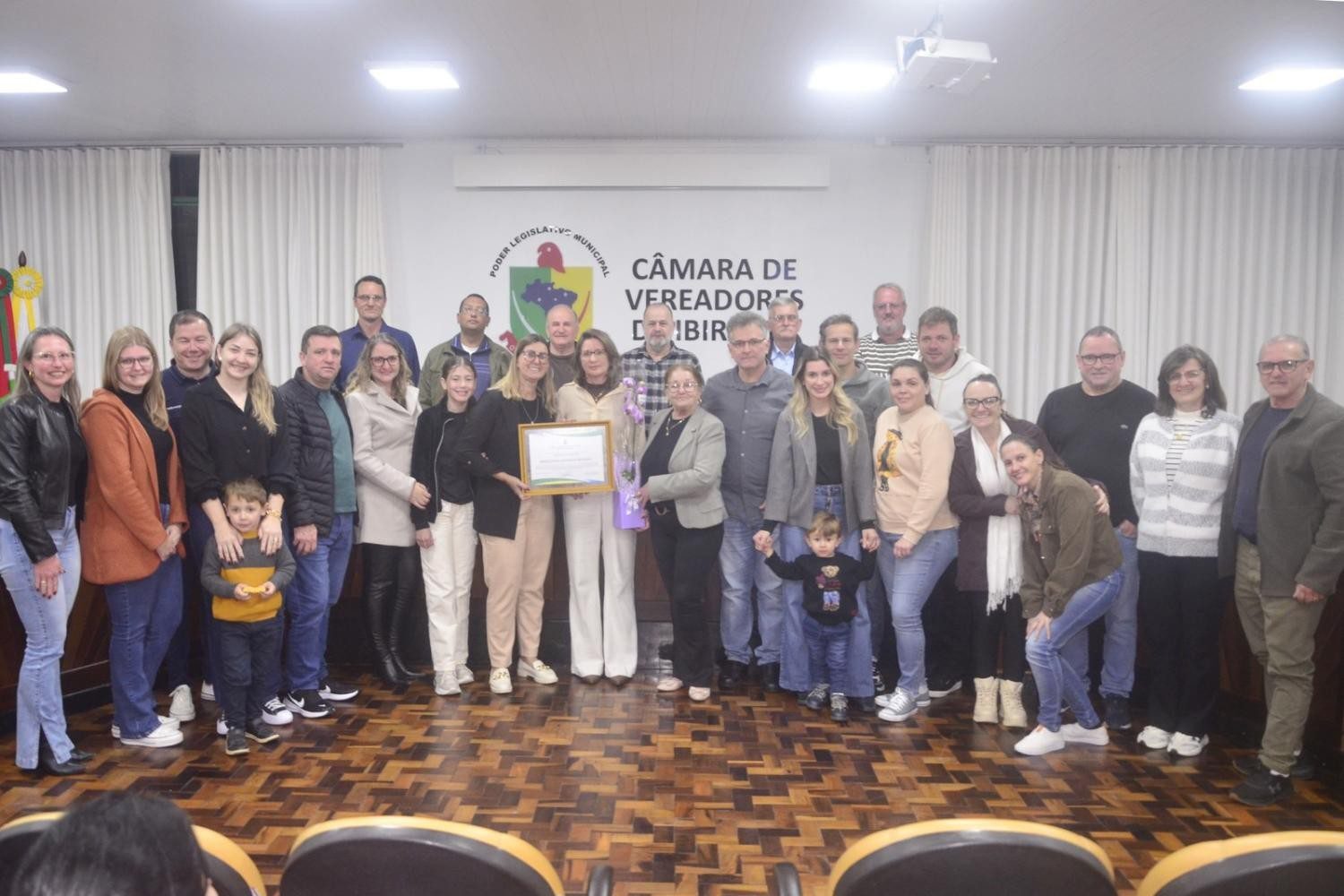 Câmara de Ibirama homenageia professora Maria Lúcia Salvador Mondini com Moção de Aplausos