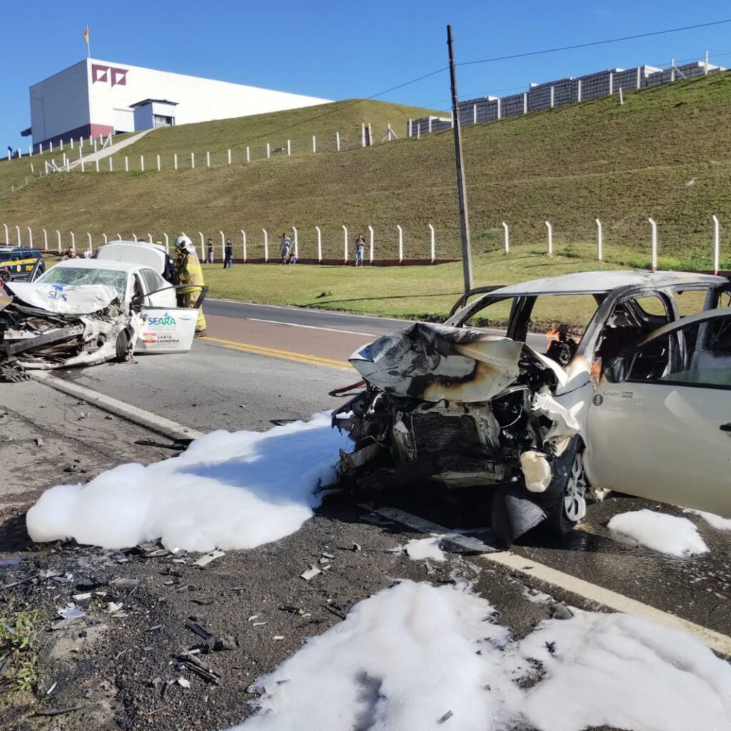 Grave acidente deixa uma pessoa morta e interdita BR-470 em Ibirama