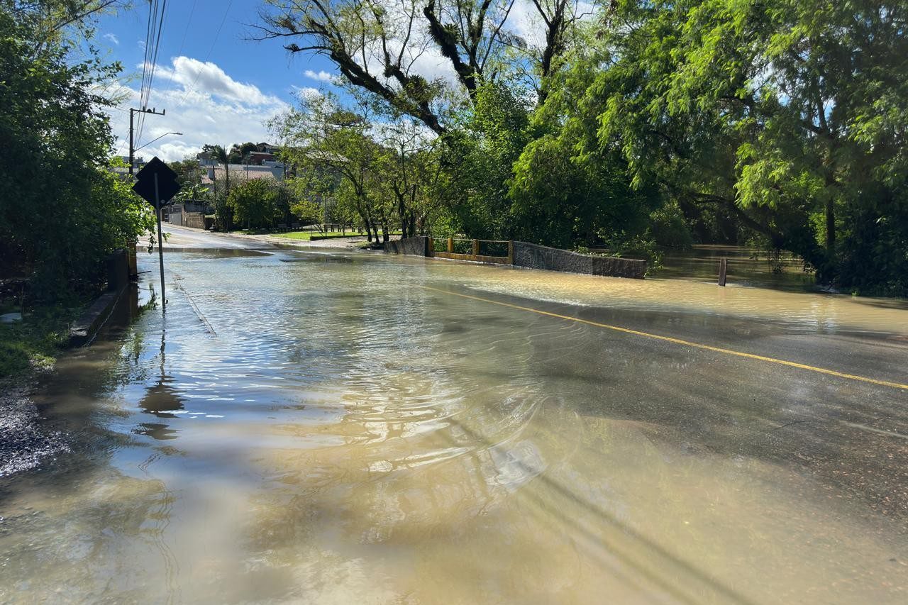 Rio Itajaí-Açu chega a 6,79 metros e causa transtornos pontuais em Rio do Sul