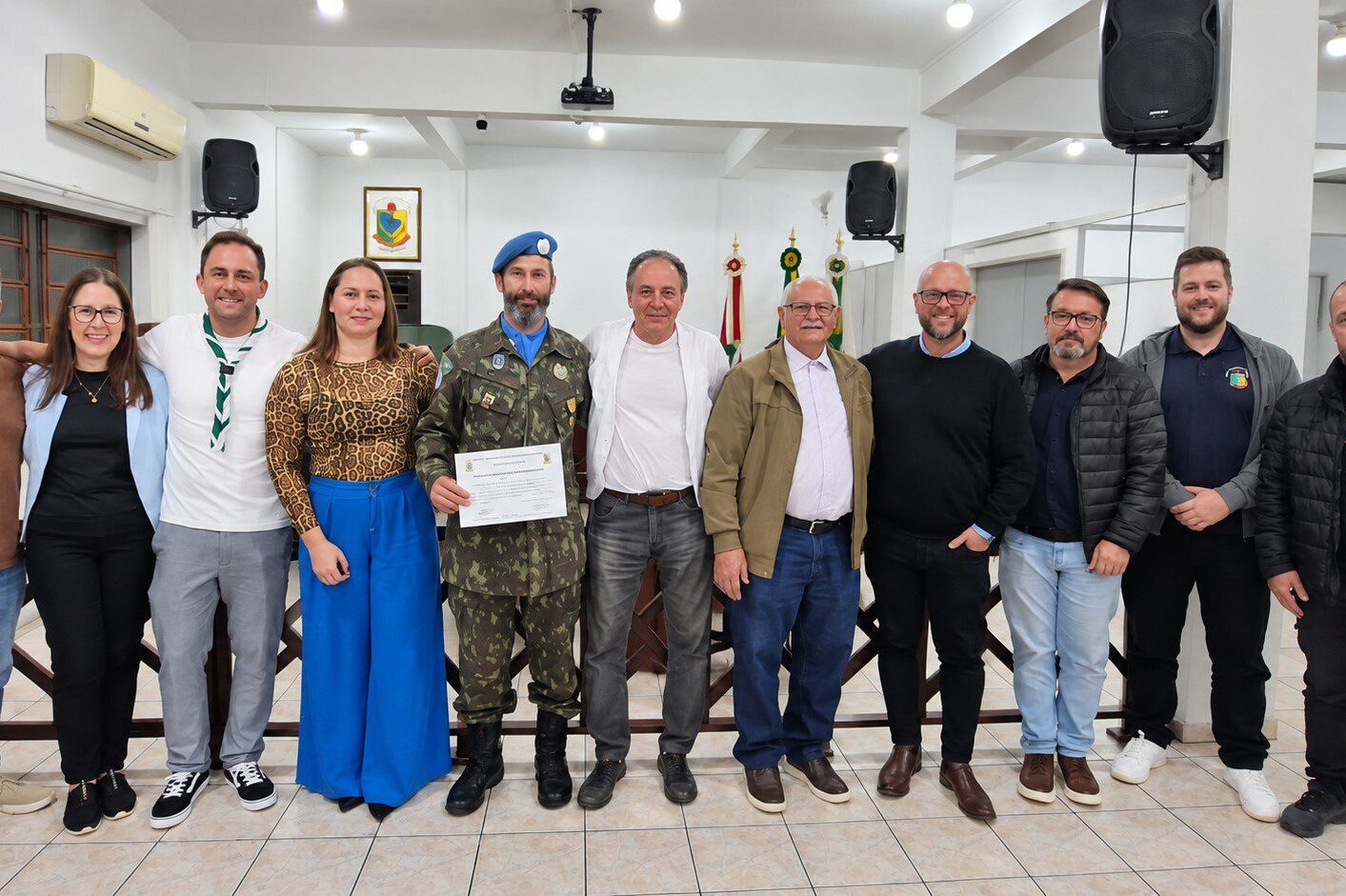 Câmara de Presidente Getúlio homenageia soldado por trajetória e missão de paz em Angola