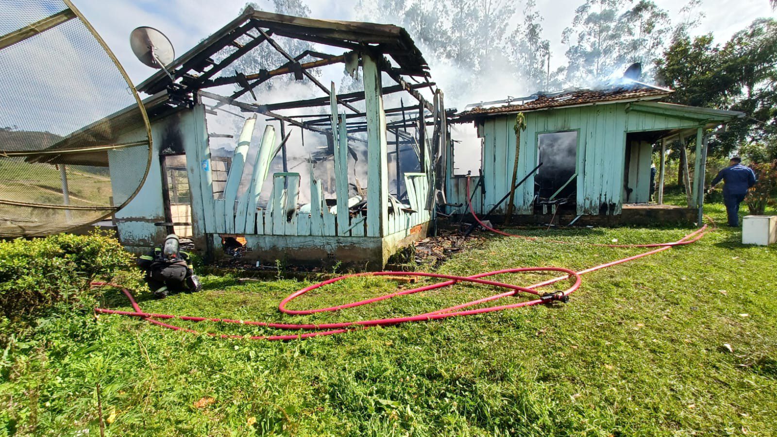 Incêndio destrói residência em Salete