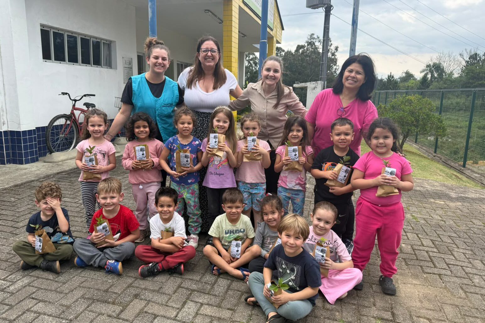 Ibirama celebra o Dia da Árvore com entrega de mudas aos alunos da pré-escola