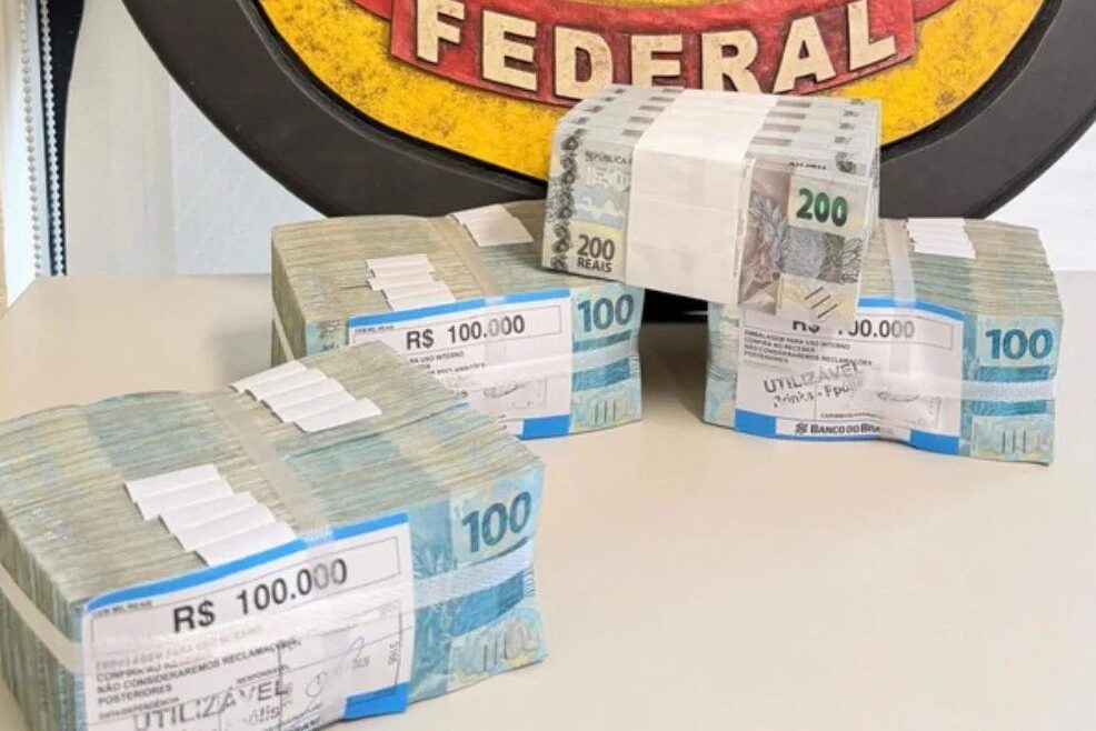 PF apreende R$ 500 mil em espécie com candidato à reeleição em Florianópolis