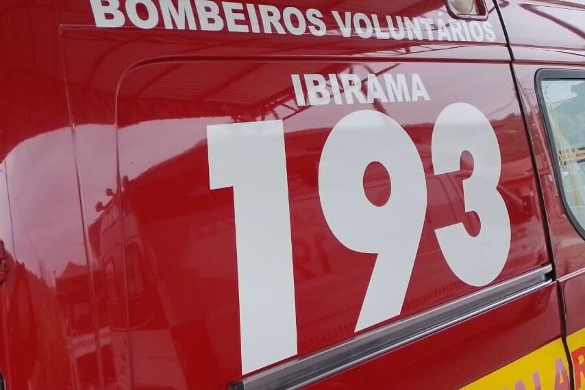 Incêndio atinge pneu de ônibus na BR-470, em Ibirama