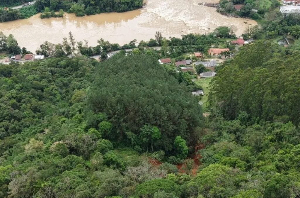 Defesa Civil mantém desocupação preventiva de famílias em área de risco em Apiúna