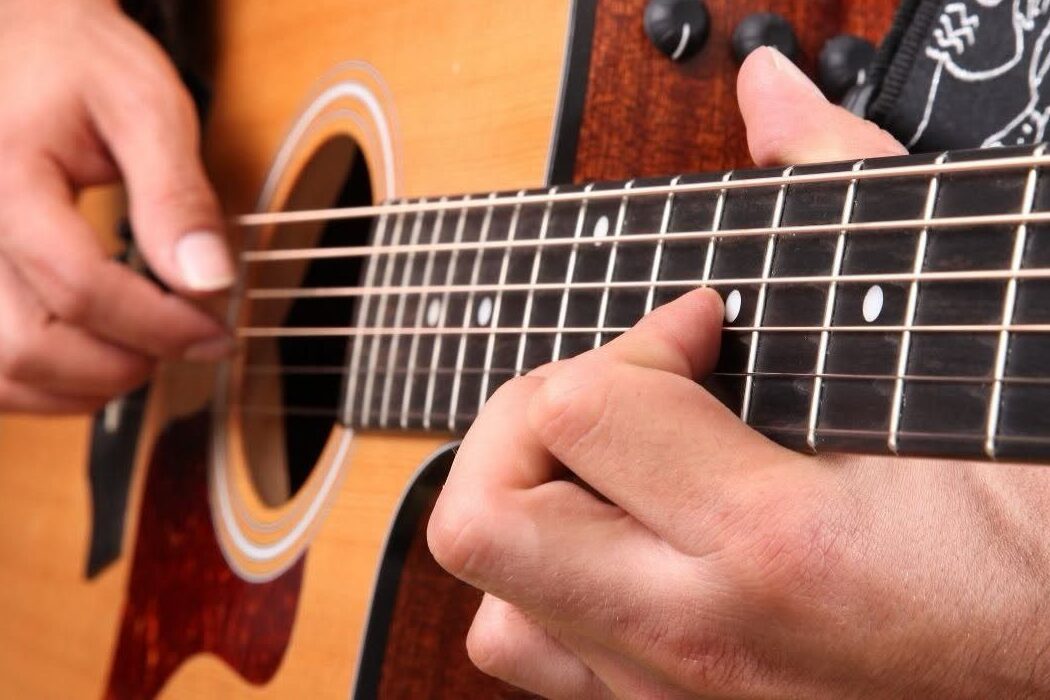 Dona Emma abre inscrições para aulas gratuitas de violão e canto