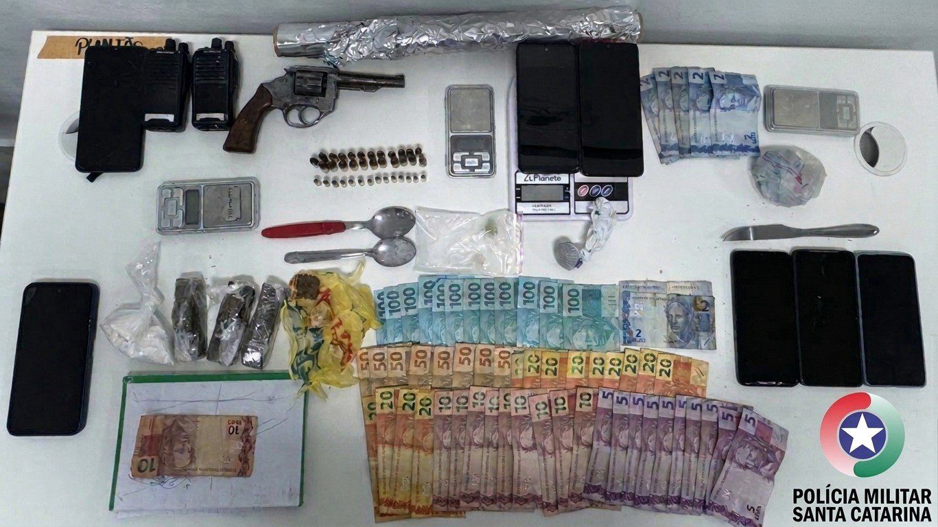 Operação da Polícia Militar prende oito suspeitos por tráfico de drogas no Alto Vale