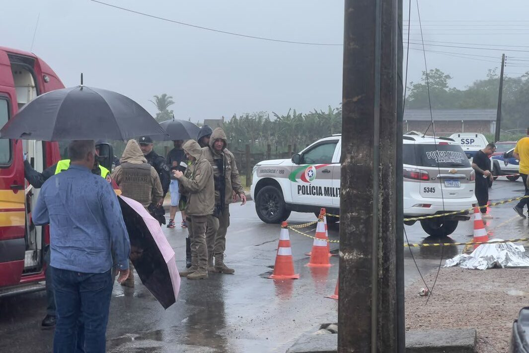 Homem morre após tentar invadir creche com faca em Tijucas