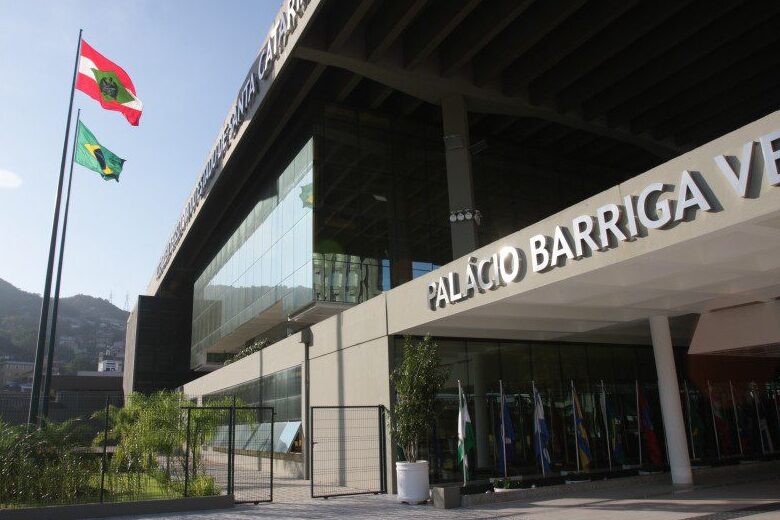PL elege 16 deputados e Ana Campagnolo lidera votação para a Alesc em Santa Catarina