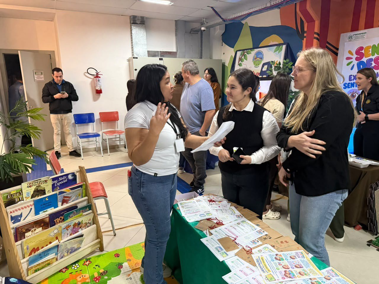 Professores de Ibirama apresentam práticas pedagógicas no 2º MOVEPROFI